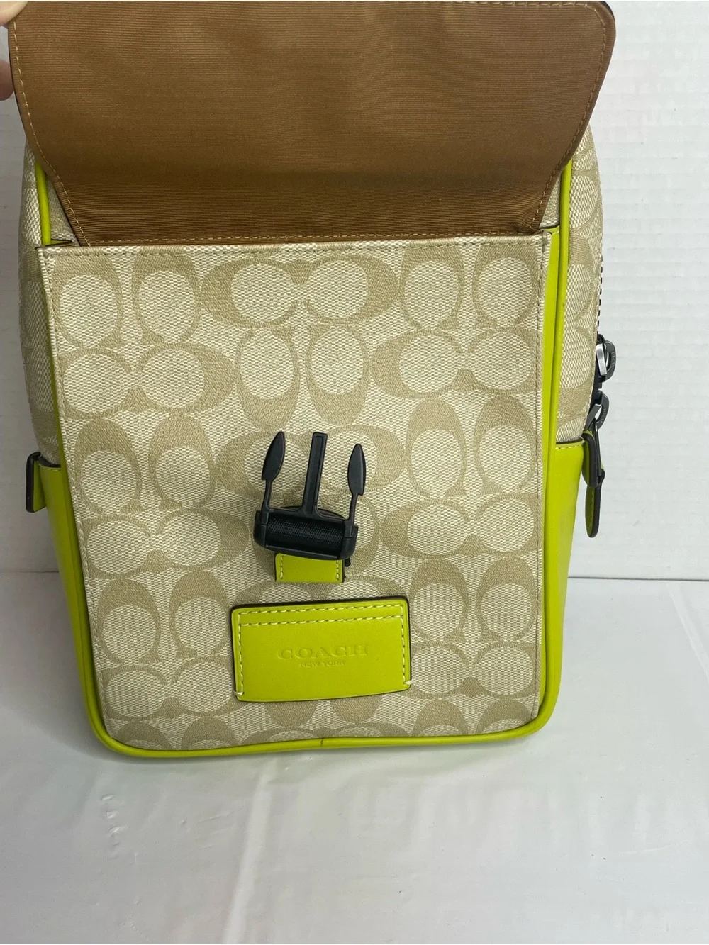 Coach track pack